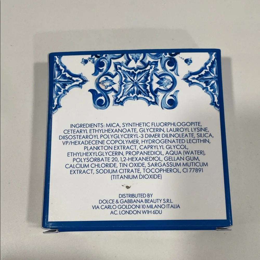 Dolce and Gabbana solar glow blurring powder
